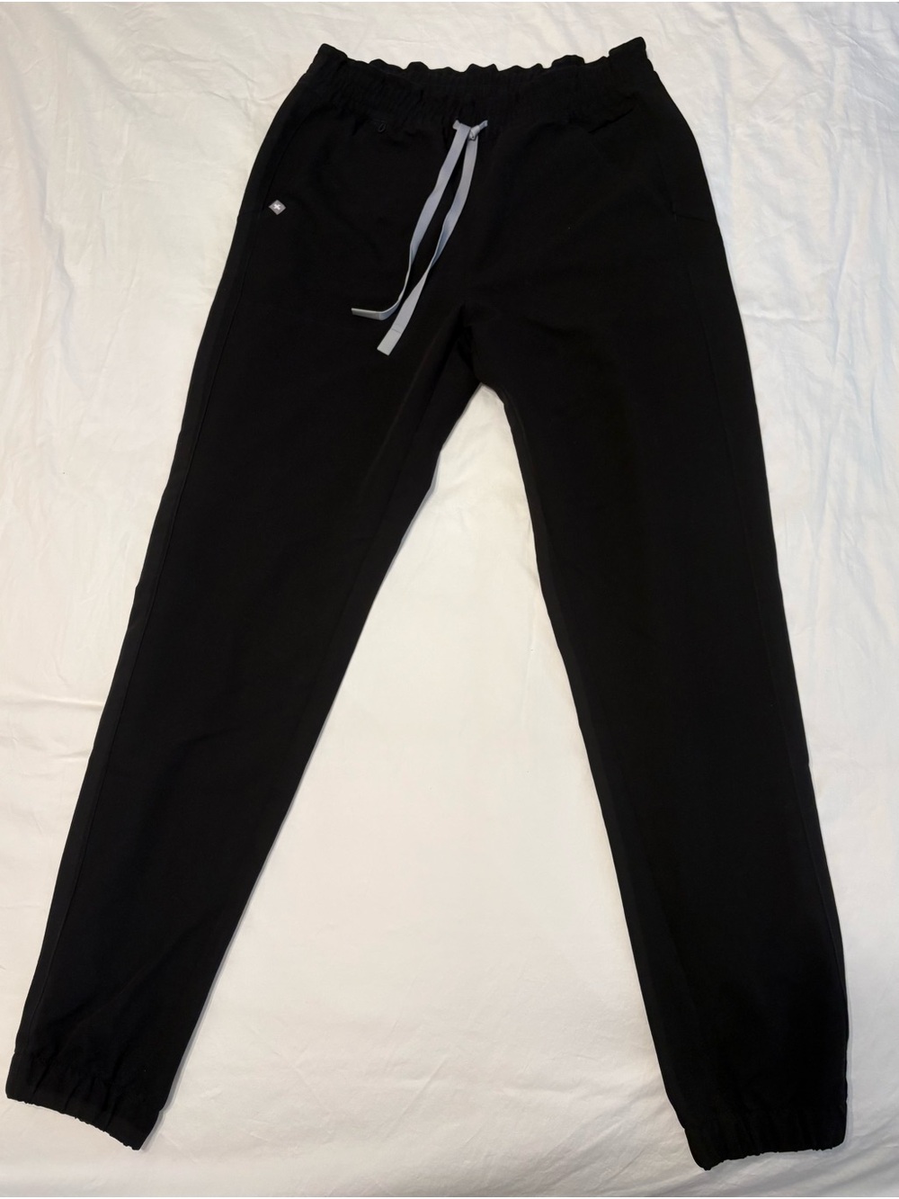 FIGS woman’s highwaisted jogger style scrub pants with elastic ankle detail